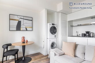 70 W 45th St in New York, NY - Building Photo - Building Photo