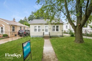 519 S Elmwood Ave in Waukegan, IL - Building Photo