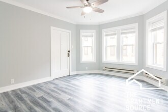 3845 N Greenview, Unit 2W in Chicago, IL - Building Photo - Building Photo