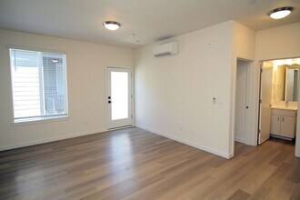 1111 SE Tenino St in Portland, OR - Building Photo - Building Photo