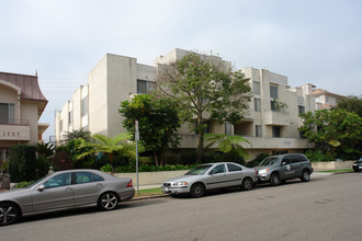 1733 Glendon Ave in Los Angeles, CA - Building Photo - Building Photo