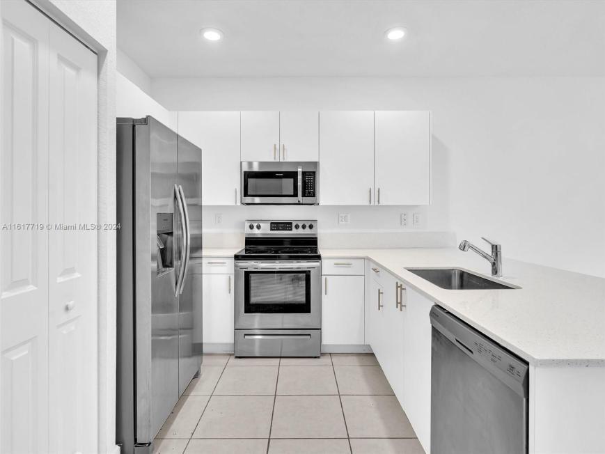 20381 NW 4th Ave in Miami Gardens, FL - Building Photo
