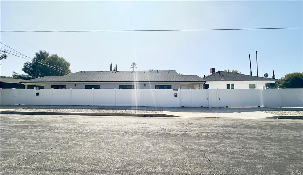 15950 Cohasset St in Los Angeles, CA - Building Photo