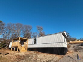 105 Cypress St in Greenville, SC - Building Photo