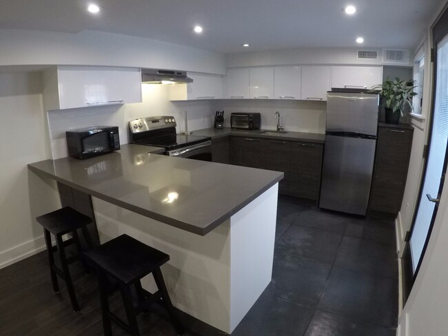 property at 206 Bellwoods Av