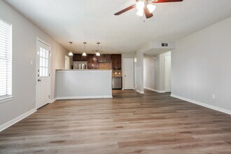 3407 Spring Meadows Dr, Unit 14 in Arlington, TX - Foto de edificio - Building Photo