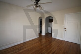 835 W Wolfram St, Unit 3 in Chicago, IL - Building Photo - Building Photo