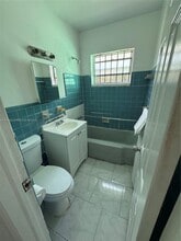1720 NE 148th St, Unit 2 in Miami, FL - Foto de edificio - Building Photo
