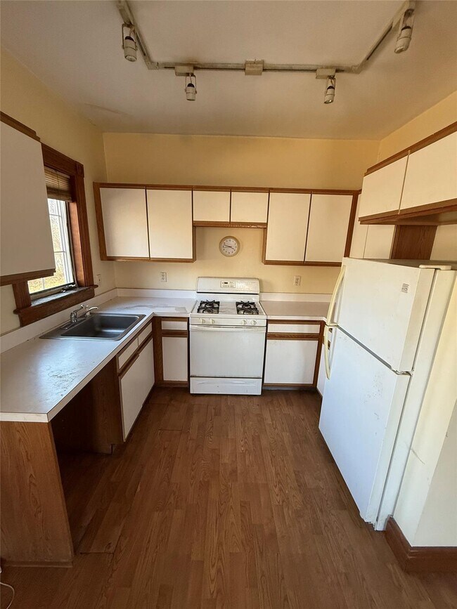 205 Meeting House Ln-Unit -107 in Southampton, NY - Building Photo - Building Photo