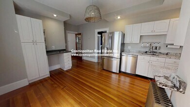 104 Emerald St, Unit 1 in Medford, MA - Building Photo - Building Photo
