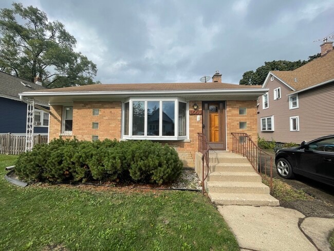 1550 Oakwood Ave in Des Plaines, IL - Building Photo - Building Photo