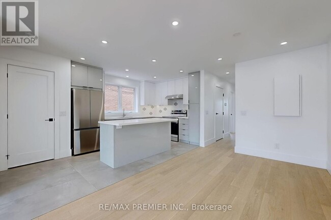 148-148 Lambton Ave in Toronto, ON - Building Photo - Building Photo