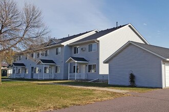 MEADOWVIEW TOWNHOMES in Sleepy Eye, MN - Building Photo - Building Photo