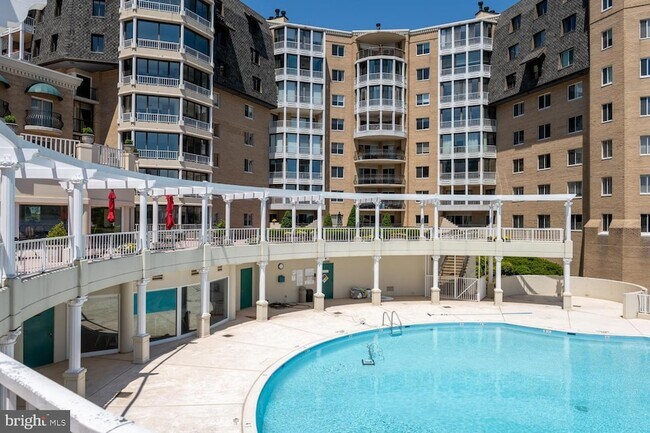 1250 S Washington St, Unit 107 in Alexandria, VA - Building Photo - Building Photo