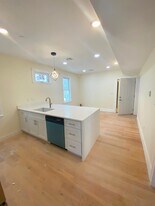 32 Putnam Ave, Unit 2 in Cambridge, MA - Building Photo