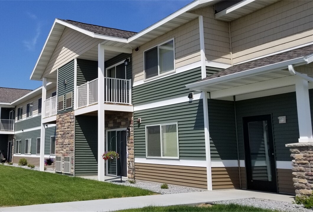 First Street Estates in Thief River Falls, MN - Building Photo