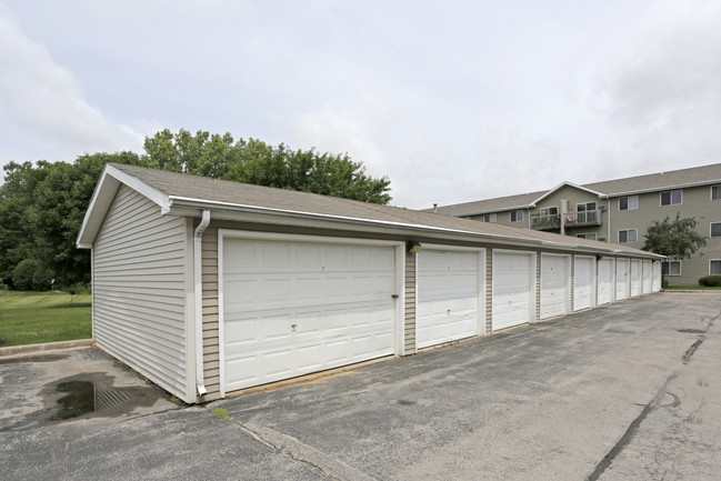 Fox Valley Meadows Apartments in Menasha, WI - Building Photo - Other