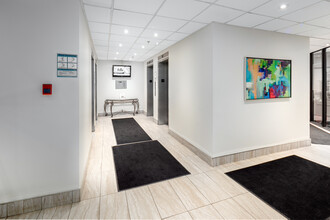 Carlton Court Apartments in Toronto, ON - Building Photo - Lobby