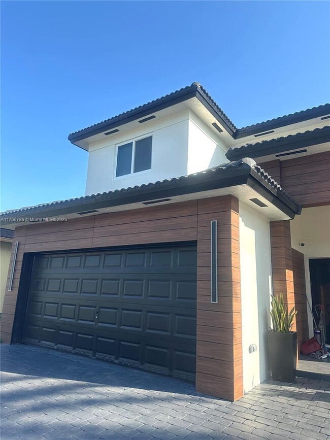 15684 SW 9th Terrace in Miami, FL - Building Photo - Building Photo
