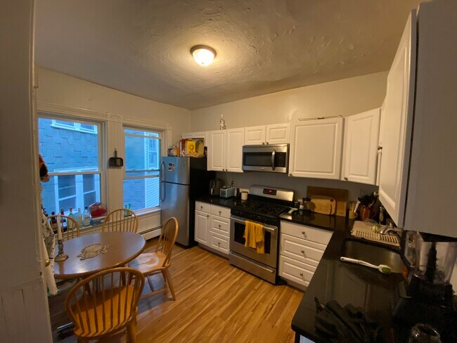 82 Hillside St, Unit 2 in Boston, MA - Building Photo - Building Photo