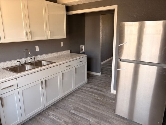 46 Blackhawk Rd in Hanover, IL - Foto de edificio - Building Photo