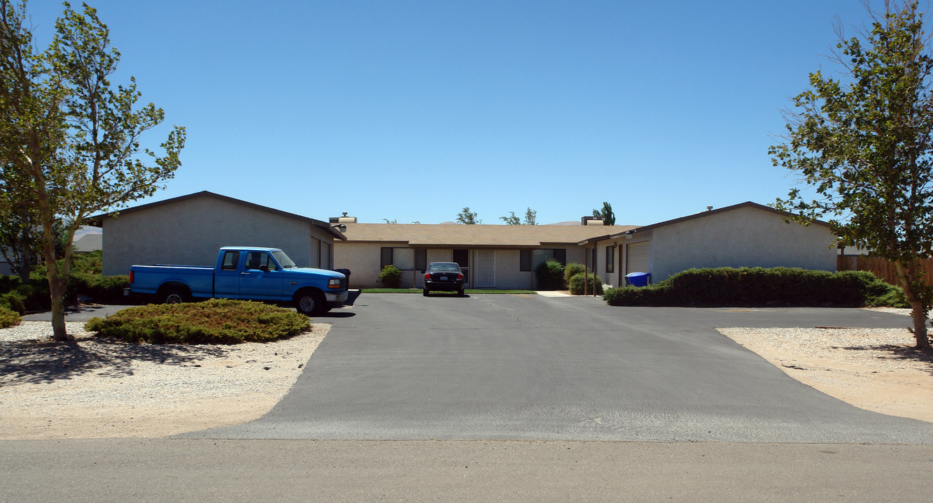 13537 Niabi Rd in Apple Valley, CA - Building Photo