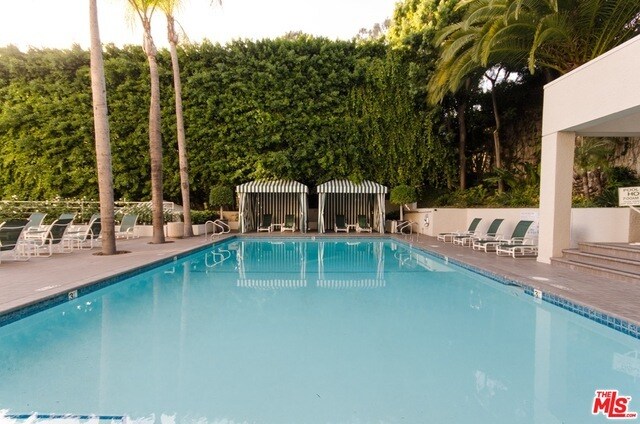 1131 Alta Loma Rd-Unit -403 in West Hollywood, CA - Building Photo