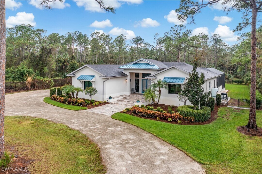 2991 2nd St NW in Naples, FL - Building Photo