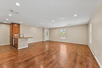 511 Turner Dr in Houston, TX - Foto de edificio - Building Photo