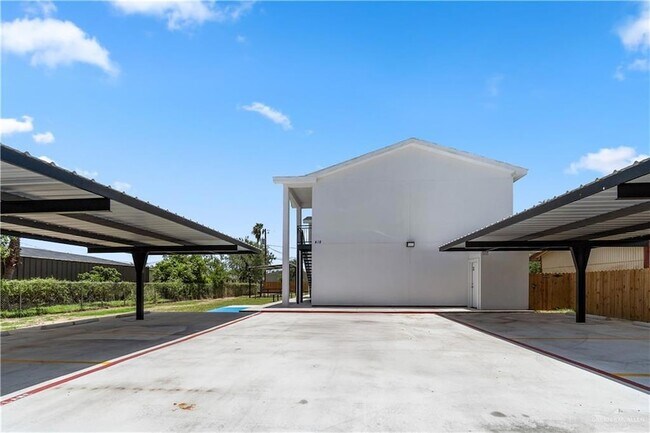 418 N 3rd St, Unit 2 in Donna, TX - Foto de edificio - Building Photo