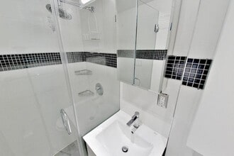 345 E 5th St in New York, NY - Foto de edificio - Building Photo