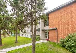 Alexandria Apartments in Edmonton, AB - Building Photo