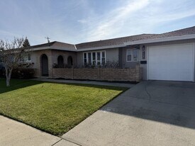 1540 Peach Tree Ln in Yuba City, CA - Building Photo