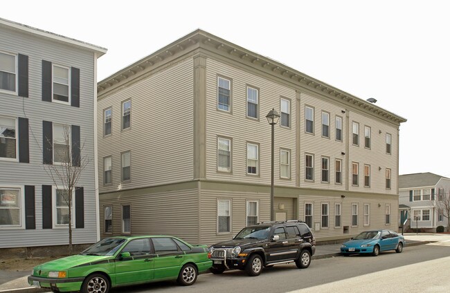 299 Cedar St in Manchester, NH - Building Photo - Building Photo