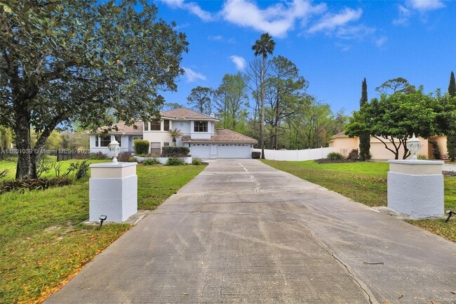 7505 Jomel Dr in Spring Hill, FL - Building Photo - Building Photo