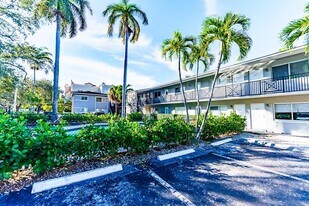 95 Edgewater Dr in Coral Gables, FL - Building Photo