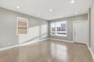 1048 N Lawndale Ave in Chicago, IL - Building Photo - Building Photo