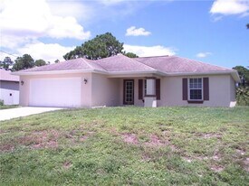 1117 Venetia St in Lehigh Acres, FL - Building Photo