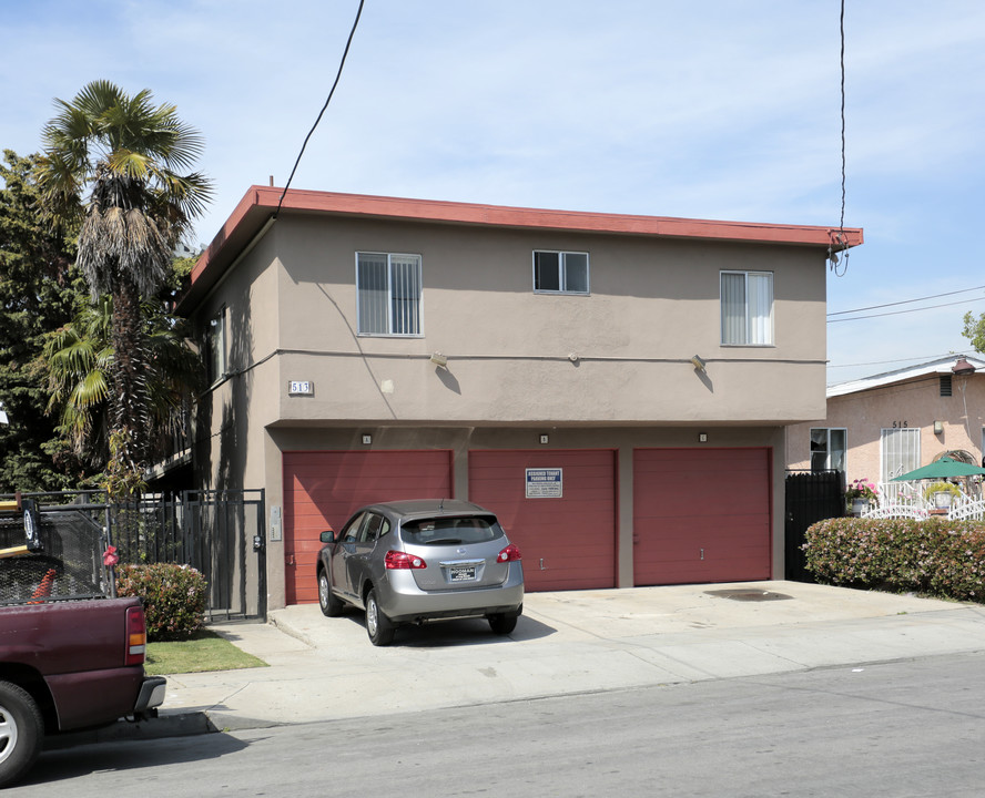 513 E 25th St in Long Beach, CA - Foto de edificio