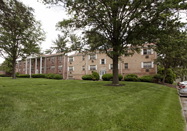 Yorkshire House Apartments in York, PA - Building Photo - Building Photo