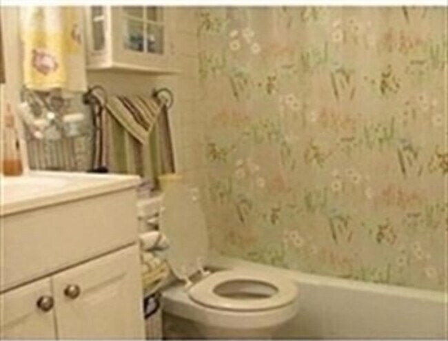 389 Beacon St, Unit 2 in Boston, MA - Building Photo - Building Photo