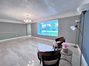 6720 Azalea Dr in Miramar, FL - Building Photo - Building Photo