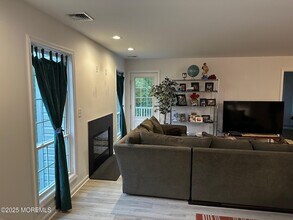 373 Yorkshire Pl in Morganville, NJ - Building Photo - Building Photo