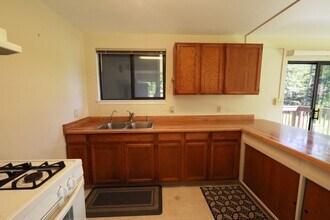8803 Fickle Hill Rd in Arcata, CA - Building Photo - Building Photo