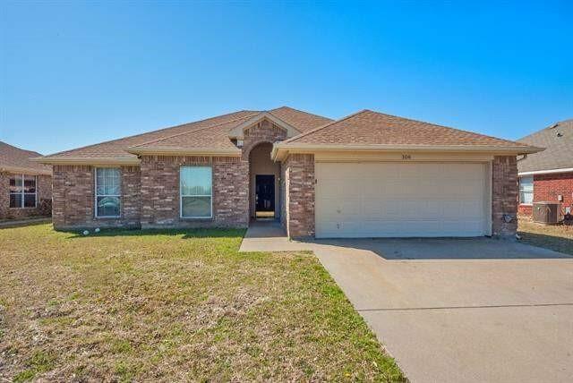 106 Chesterfield Cir in Waxahachie, TX - Building Photo