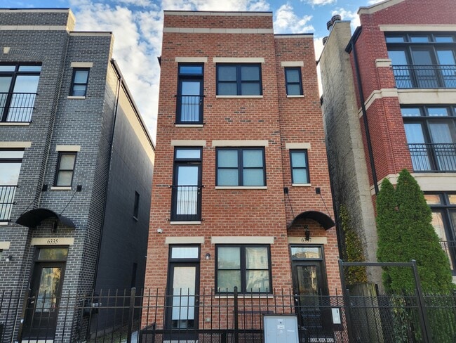 property at 6337 S Ellis Ave