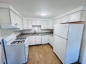 413 High St in Hampton, NH - Building Photo