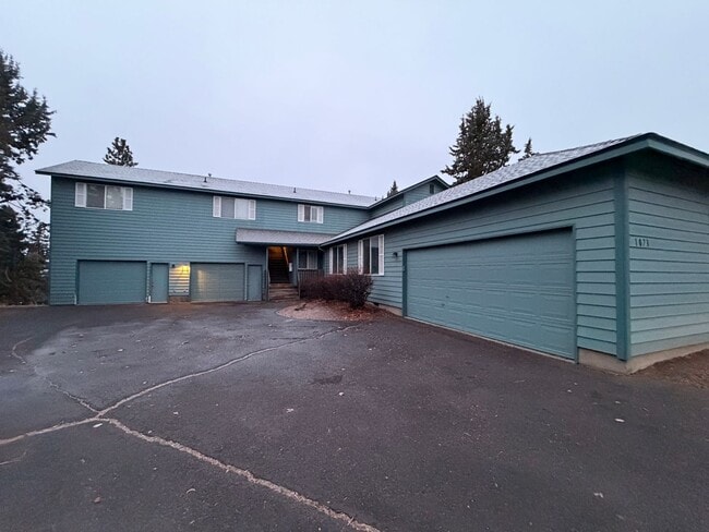 1073 NE Hidden Valley Dr in Bend, OR - Building Photo - Building Photo