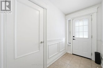 160 Caines Ave in Toronto, ON - Building Photo - Building Photo