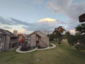 8427 Sands Point Dr in Houston, TX - Building Photo